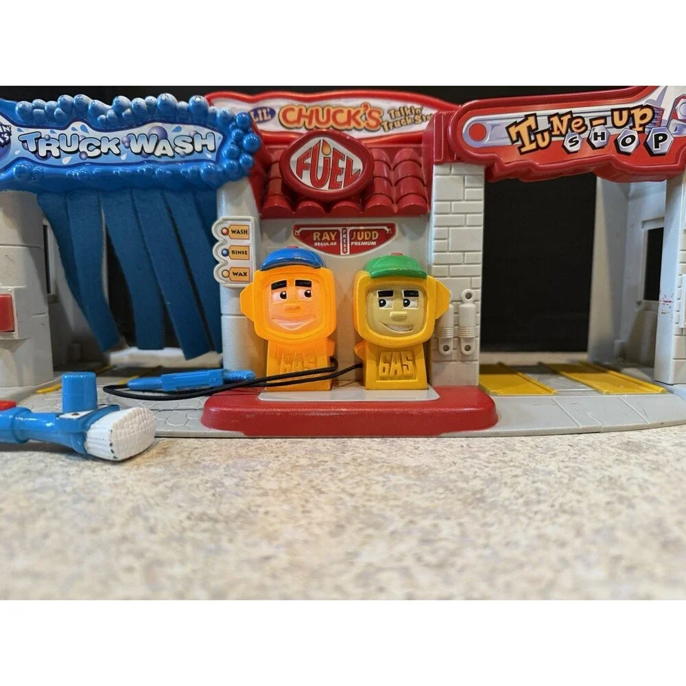 WORKING HASBRO TONKA - LIL` CHUCK`S TALKING TRUCK STOP CAR WASH TUNE UP  - L 328